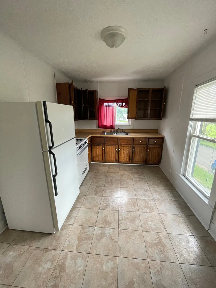 250 Lormore St photo 1