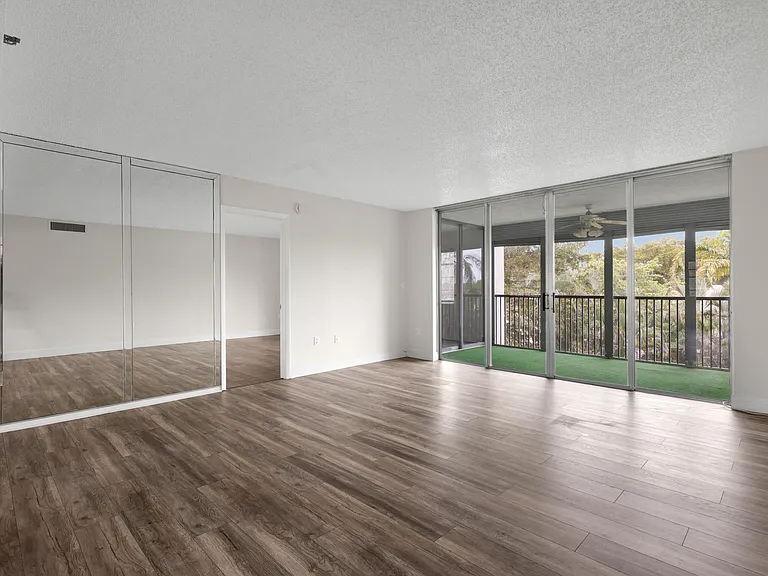3940 Inverrary Blvd #404-A — Photo 6