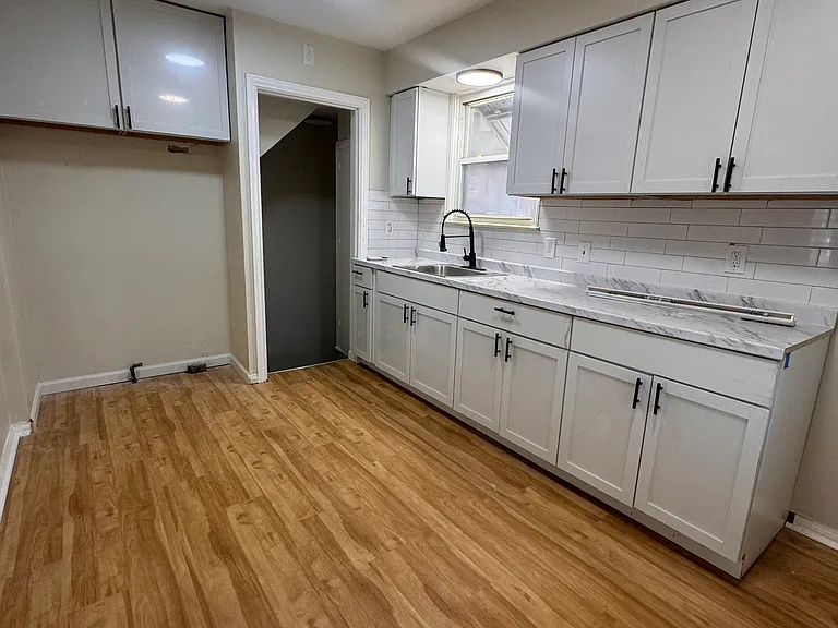 11820 Duchess St — Photo 2