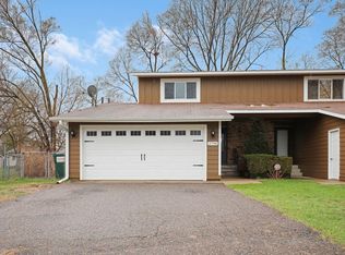 2798 21st St NW, New Brighton, MN 55112