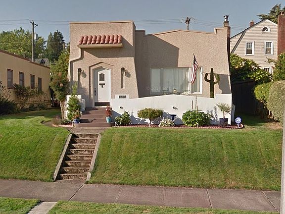 4th image of 1110 N Tacoma Ave
