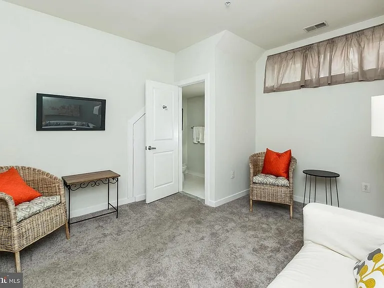 1702 N Calvert St #BASEMENT — Photo 9