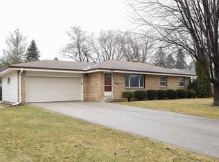 904 W Theresa Ln, Glendale, WI 53209