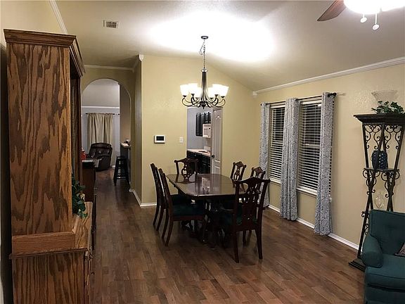 3rd image of 1052 Magnolia Ln