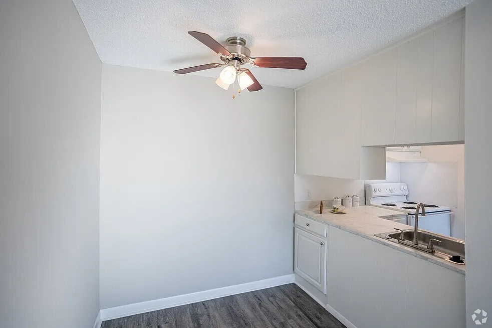 2 bed, 1000 sqft, $1,075 — Photo 3