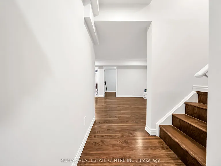 1074 Farmstead Dr — Photo 7