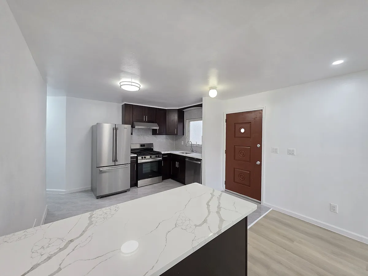 Photo 2 of 11 - 68 Cranford St #1 - Staten Island, NY Building Photo - 68 Cranford St #1