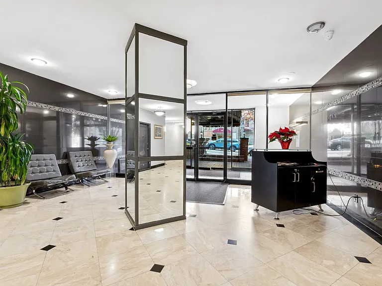 6730 Clyde St #3P — Photo 8