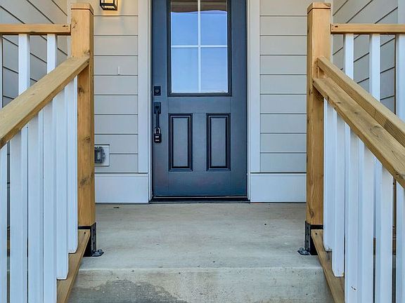 4th image of 2019 Maple View Ln