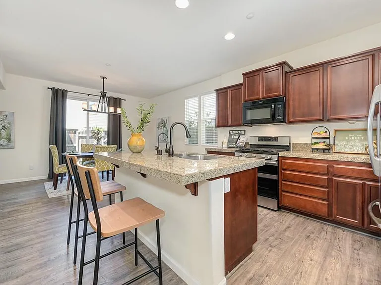 15 Crystalwood Cir — Photo 10