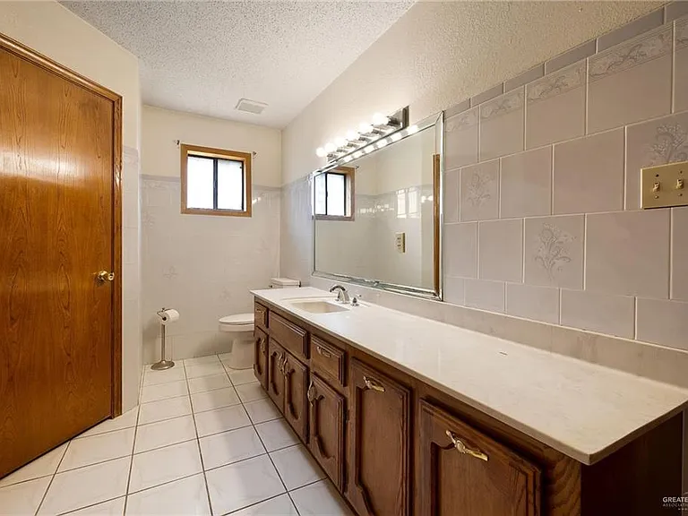 906 W Veterans Blvd — Photo 10