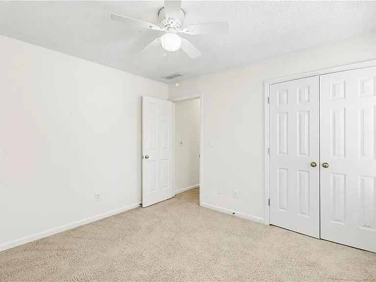 490 Chippenham Ct — Photo 31