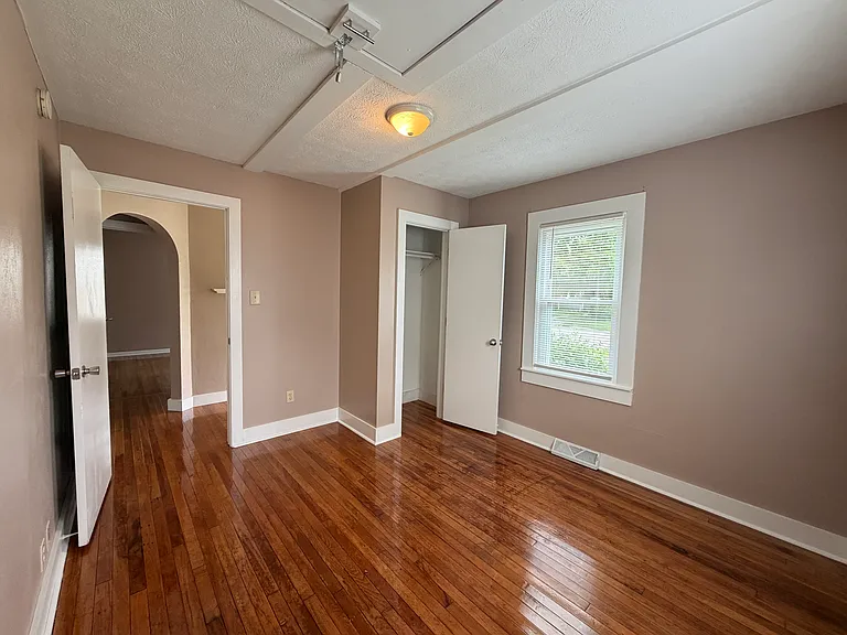 2117 N Maplewood Ave — Photo 7