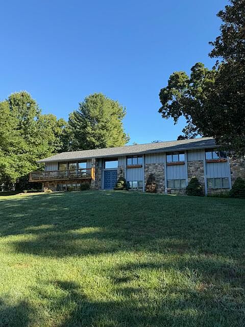 1st image of 901 Old Court Ln SW