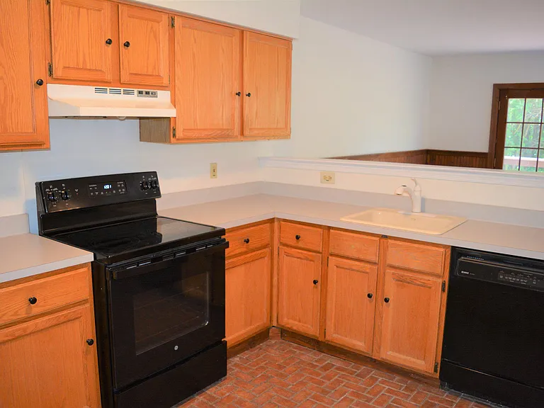 361 Kent Ln — Photo 10