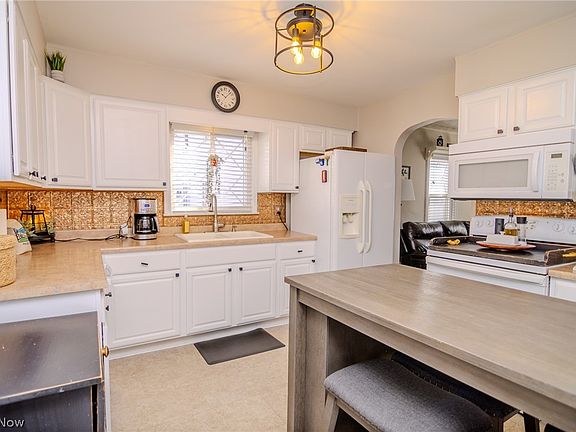 4th image of 4055 Highland Ave