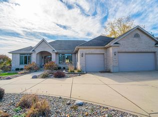 943 White Hawk Dr, Crown Point, IN 46307