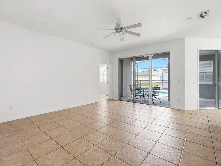 4967 Pall Mall St W — Photo 5