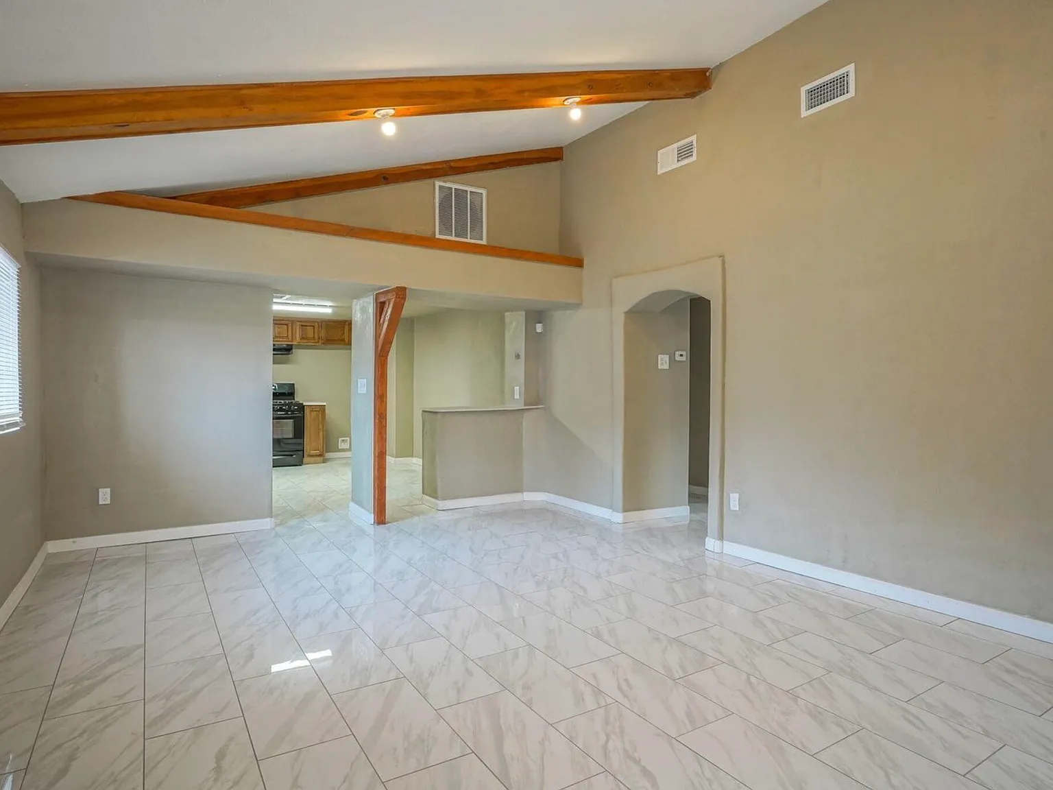 3 bed, 1332 sqft, $2,000 — Photo 4