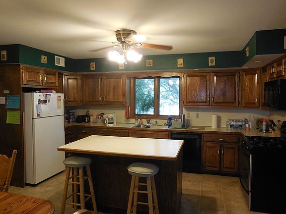 Eat-in-Kitchen