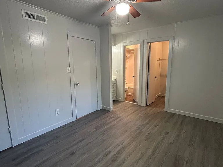 969 W Holly St — Photo 16