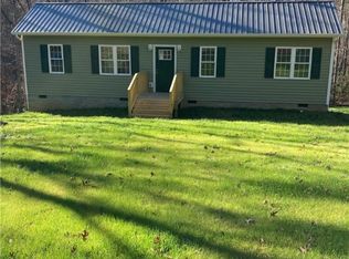 146 Slate River Trl, Arvonia, VA 23004