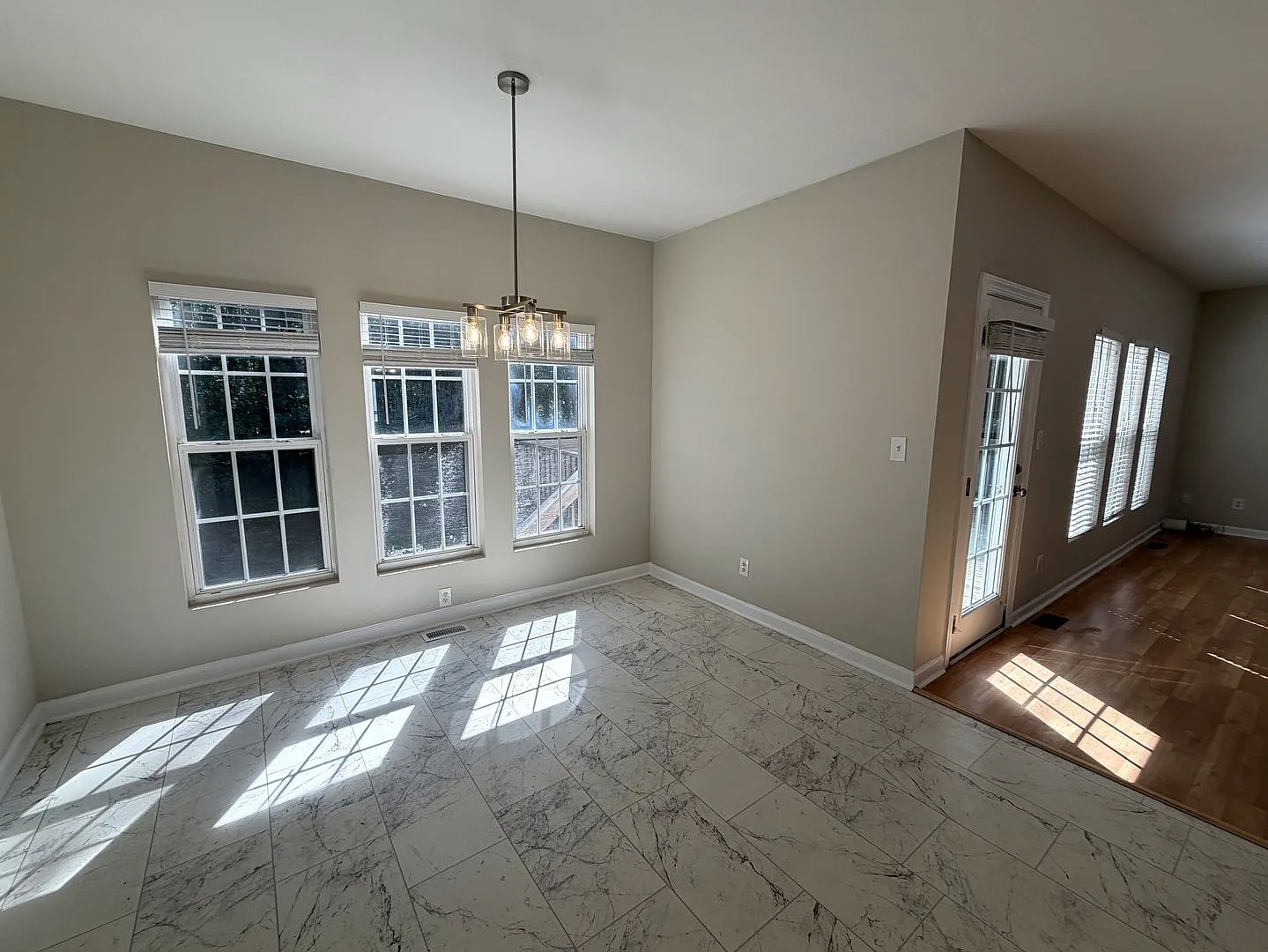 Gorgeous 4BD2/5 BA home with 2 car garage in popular Ballentine Subdivision in Fuquay Varina! — Photo 4
