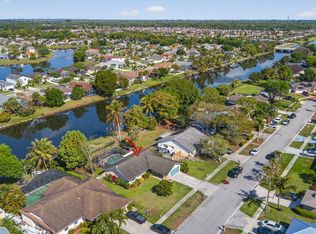 132 Parkwood Dr, Royal Palm Beach, FL 33411