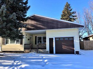 1316 7th St SW, Minot, ND 58701