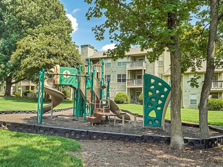 Hunter's Chase Apartments — Photo 16
