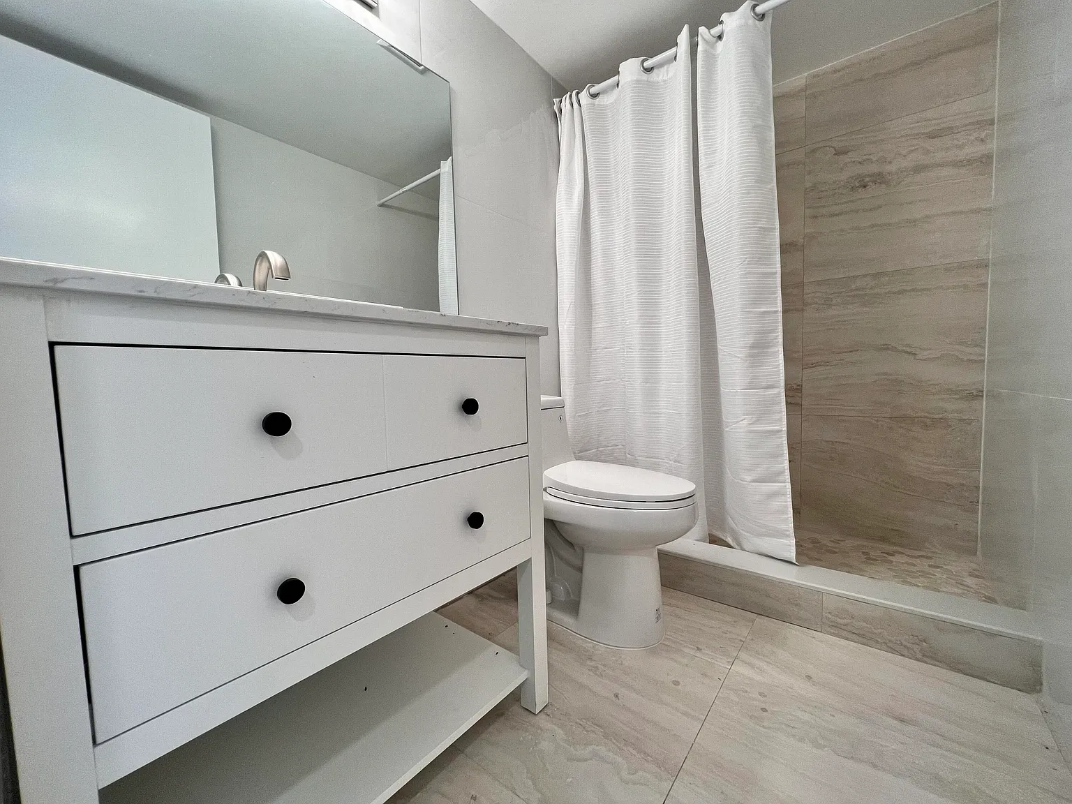 2 bed, 2.0 bath, 888 sqft, $1,600 — Photo 3