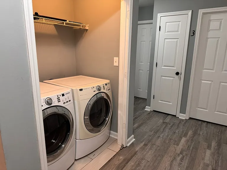 1121 Jones Ave NW #B — Photo 2