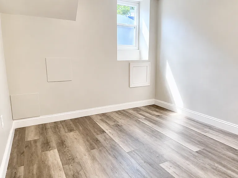 619 E 5th St #1 — Photo 12