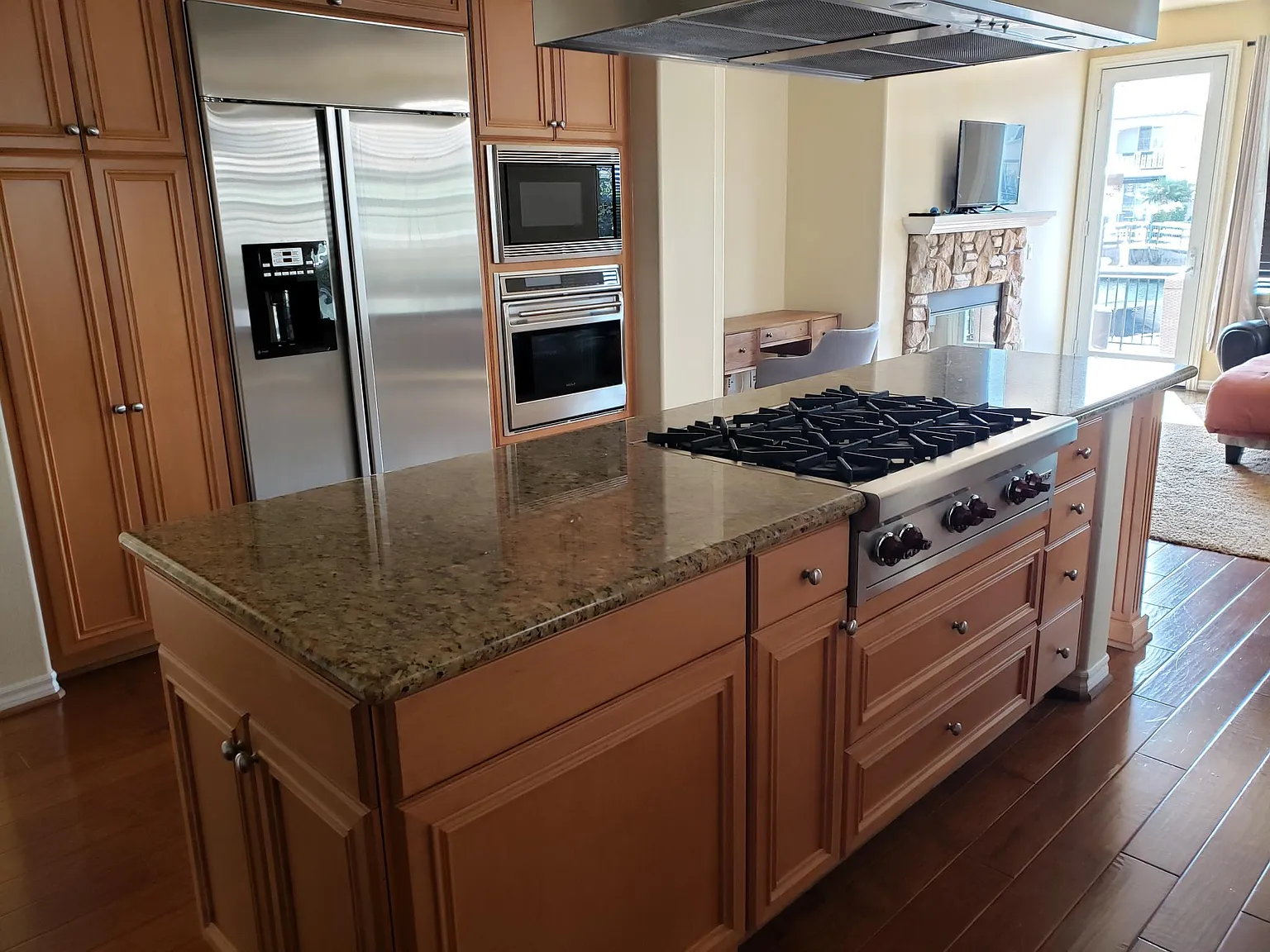 4 bed, 3.5 bath, 3447 sqft, $7,900 — Photo 2