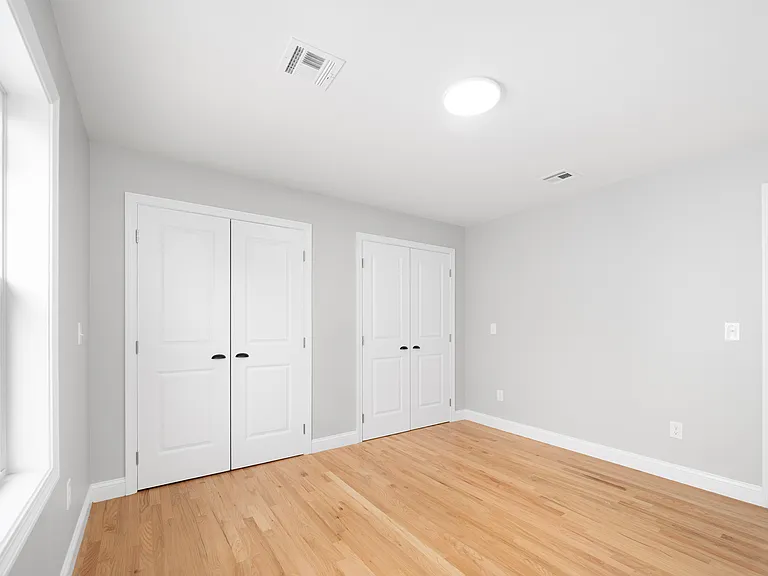 28 Grosvenor Ave #2 — Photo 7