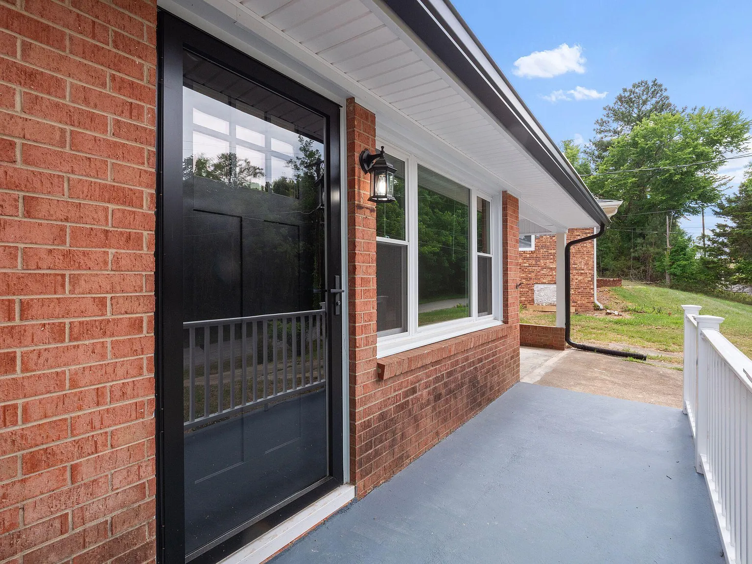 3 bed, 1.5 bath, 1134 sqft, $1,895 — Photo 2
