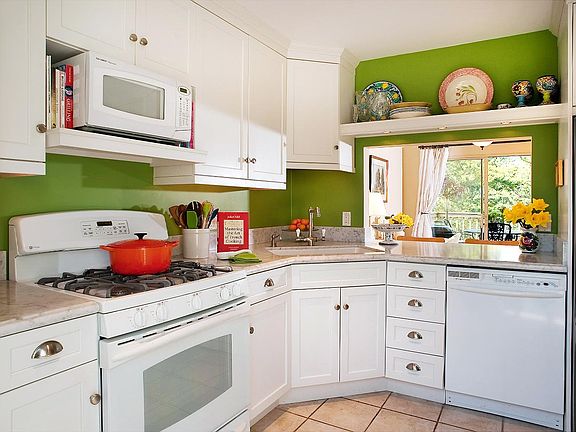Kitchen is fully loaded with everything a cook could possibly need. 
Lots of nice china and great pots and pans and baking equipment.