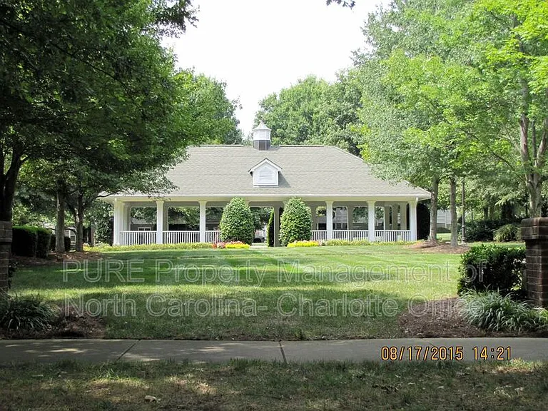 18040 Delmas Dr — Photo 39