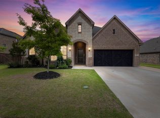 806 Summer Grove Dr, Midlothian, TX 76065