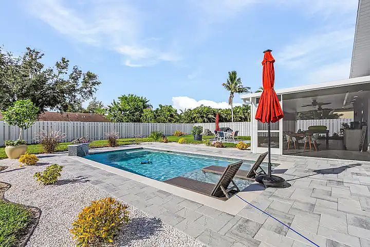 1st image of 840 SW 28th Ter