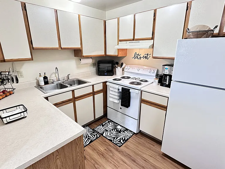 Brookwood Farms Apartments — Photo 6
