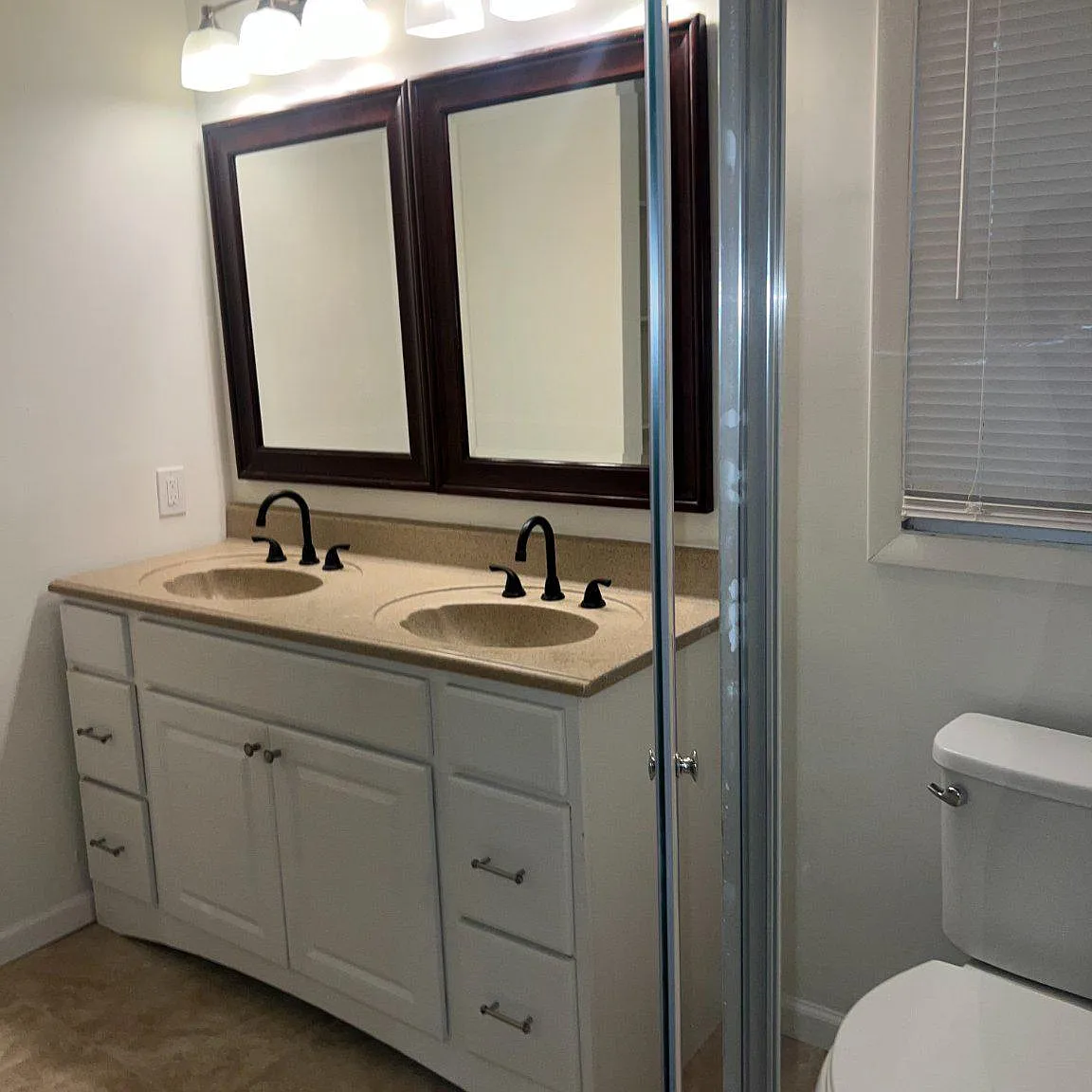 4 bed, 2.0 bath, 1404 sqft, $3,000 — Photo 2