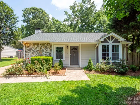6604 Park Hickory Dr, Charlotte, NC 28227