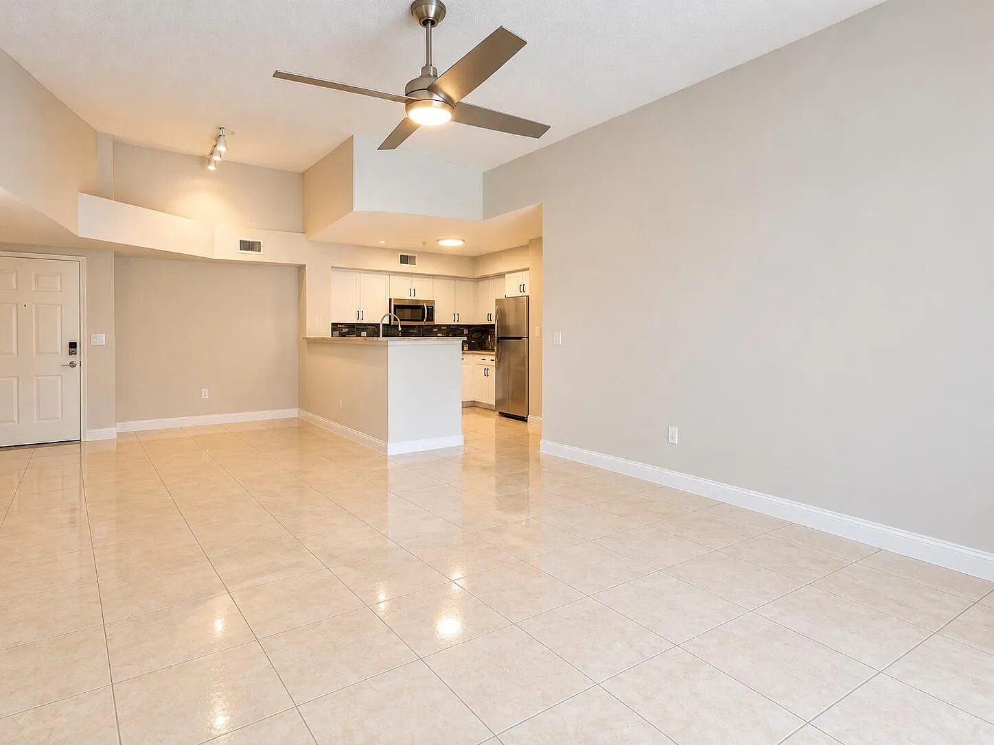 2 bed, 967 sqft, $2,200 — Photo 2