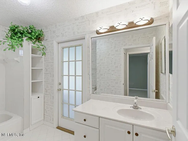 160 Crossroad Lakes Dr — Photo 16