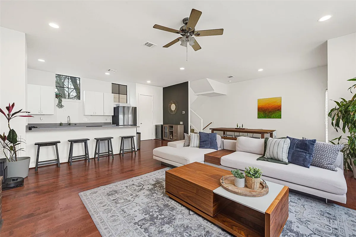 Building Photo - 939 Colorado St #8