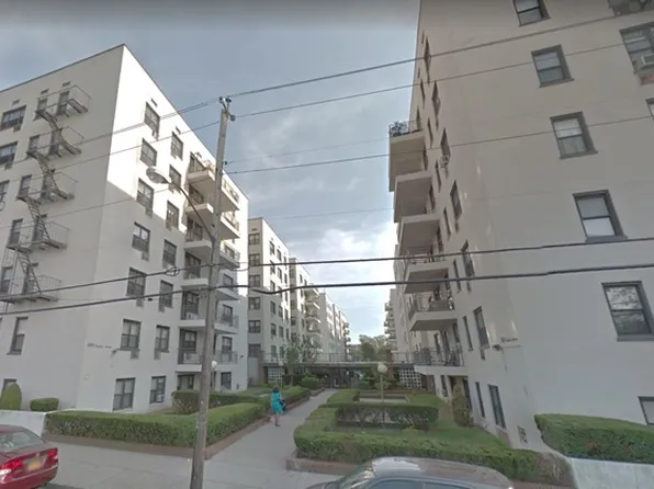 3080 Voorhies Avenue image 1 of 15