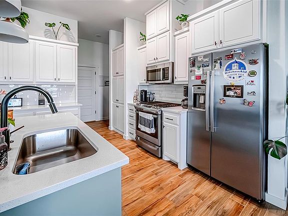 5th image of 2309 Alameda Park Dr