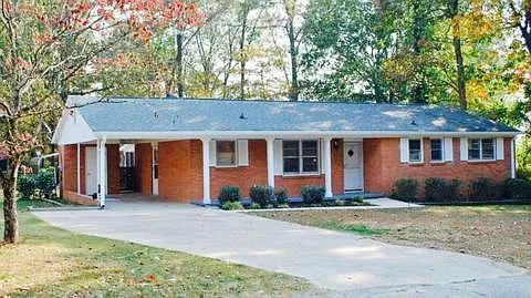 203 Creighton Dr — Photo 1