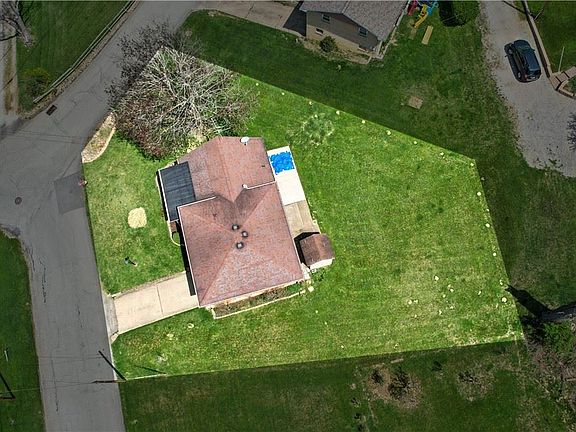 3rd image of 180 Verona Dr S